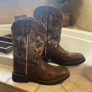 Women’s Camo Justin Boots “Raya”